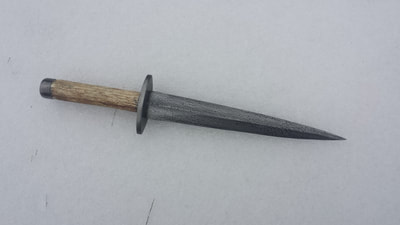 Handforged pattern weld dagger